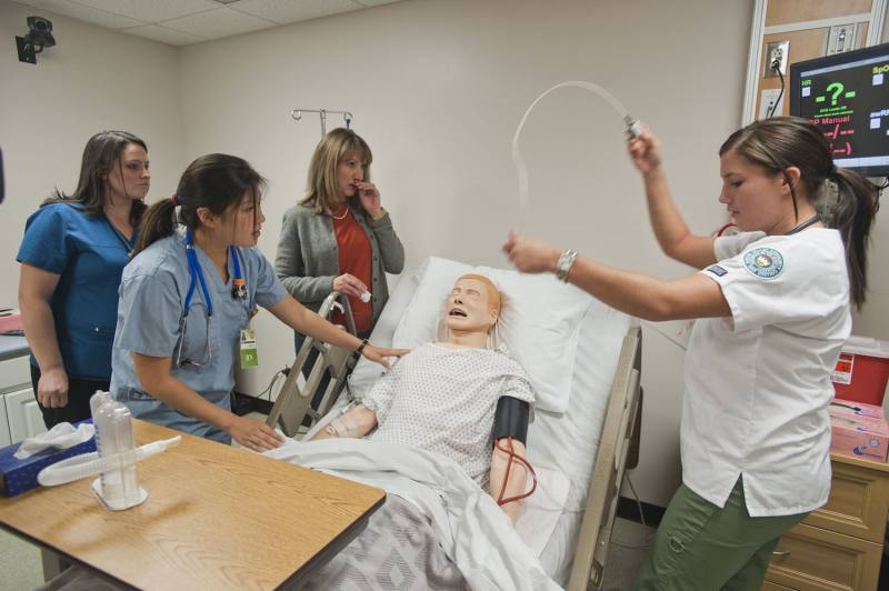 Medical Assistants training with a dummy